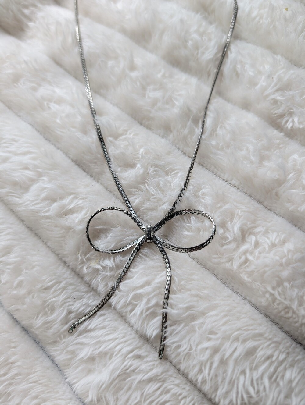 Dainty Bow Necklace